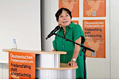 Magret Käsmann bei Ökumenischen Friedenszentrum