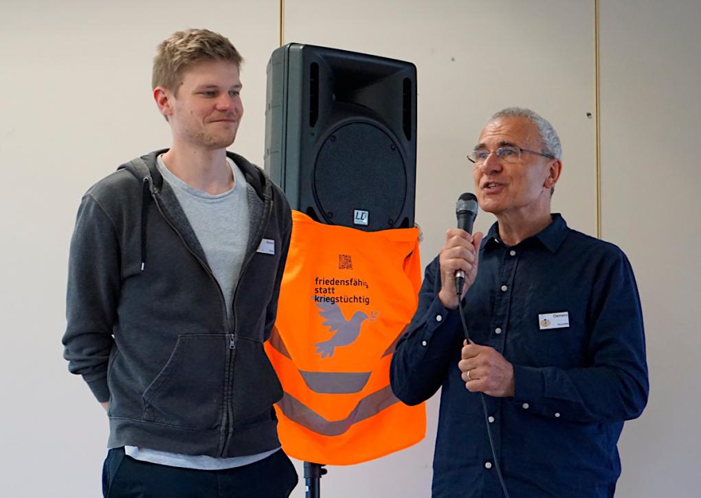 Clemens Ronnefeldt stellt auf der Jahrestagung 2026 seinen Nachvollger Kevin Kaisig vor